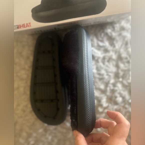 NIB! 32 Degrees Plush “Furry” Lined Slide. So Cozy! - Picture 5 of 6